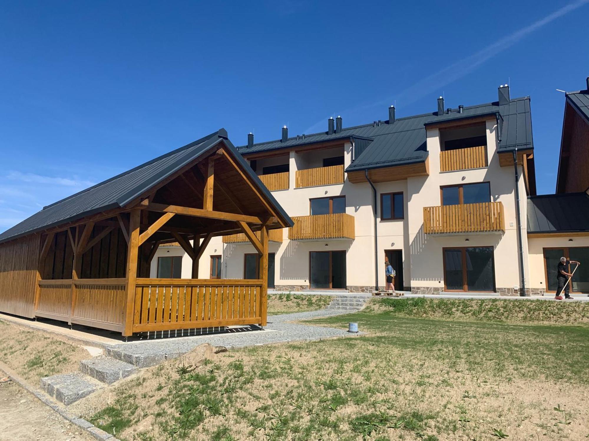 Apartman Mavis Касперске Хори Екстериор снимка